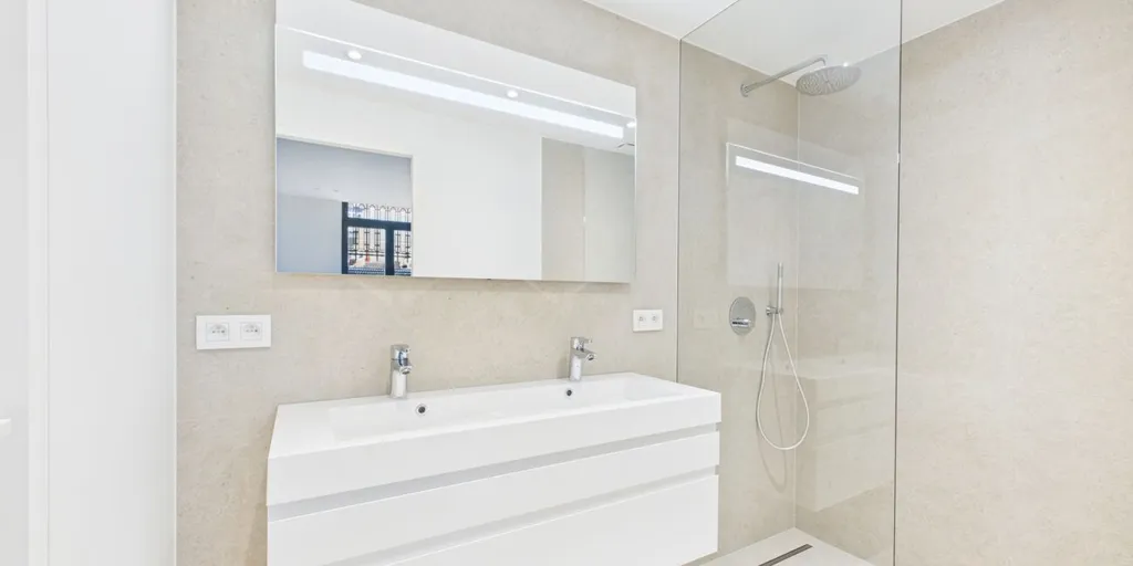 Salles de bain - Duplex avec Charme Historique à Bruxelles-Botanique