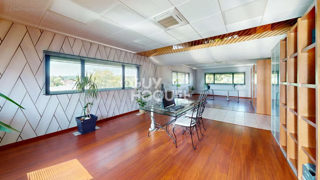 Bureau - Immeuble Tertiaire Haut de Gamme à Rioz