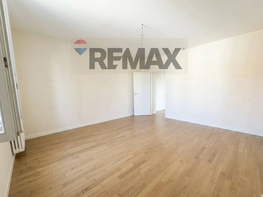 Toad - Rustic Duplex with Box in Novellara