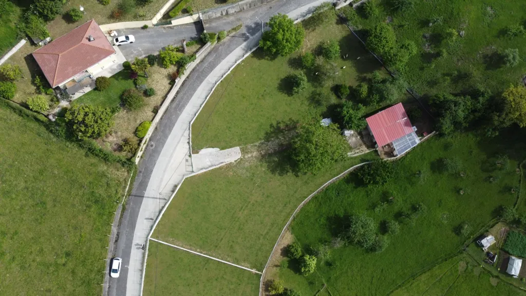 Vue aérienne - Buildable Plot with Garden in Leorio