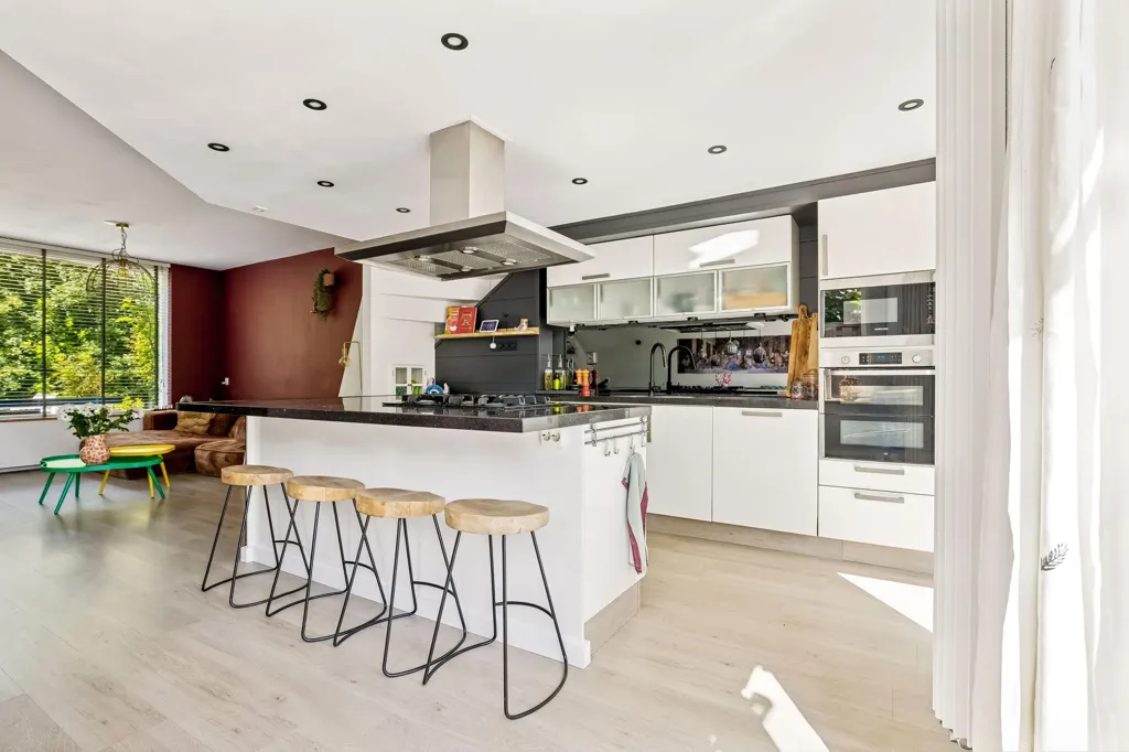 Cuisine - Corner House with Garden at Forest Edge in Lelystad