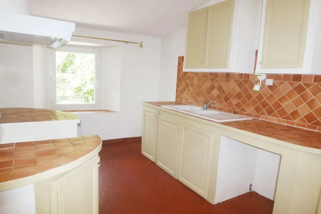 Köök - Bright 3-Bed Flat in Village Centre, Flayosc