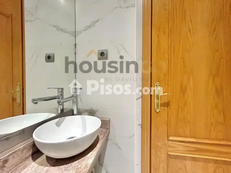 Bathrooms - Modernised Flat with West View in Chamberí