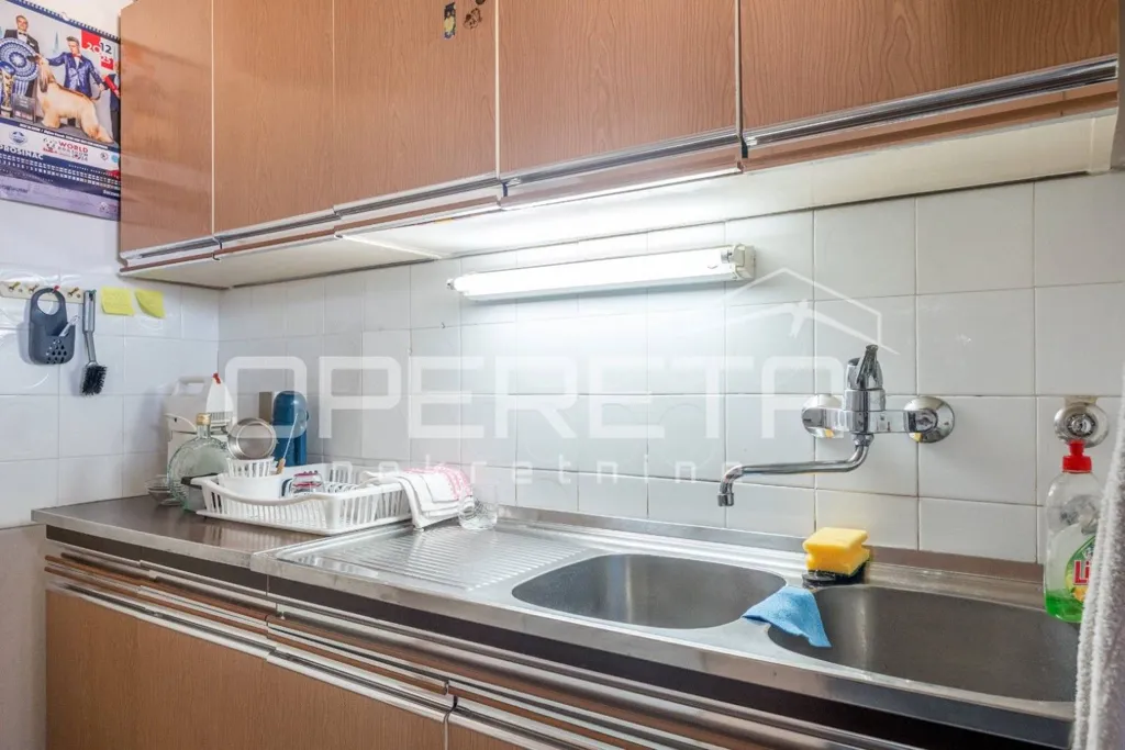 Köök - Three-bedroom Apartment with Central Heating in Zagreb