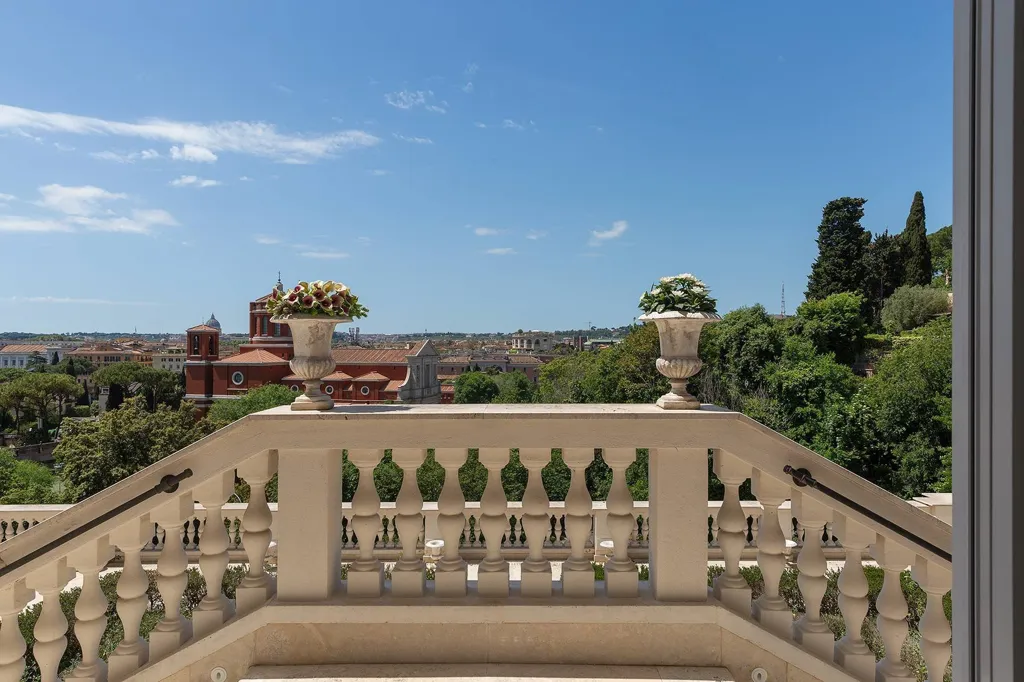Rõdu - Residence with Panoramic Terraces in Parioli