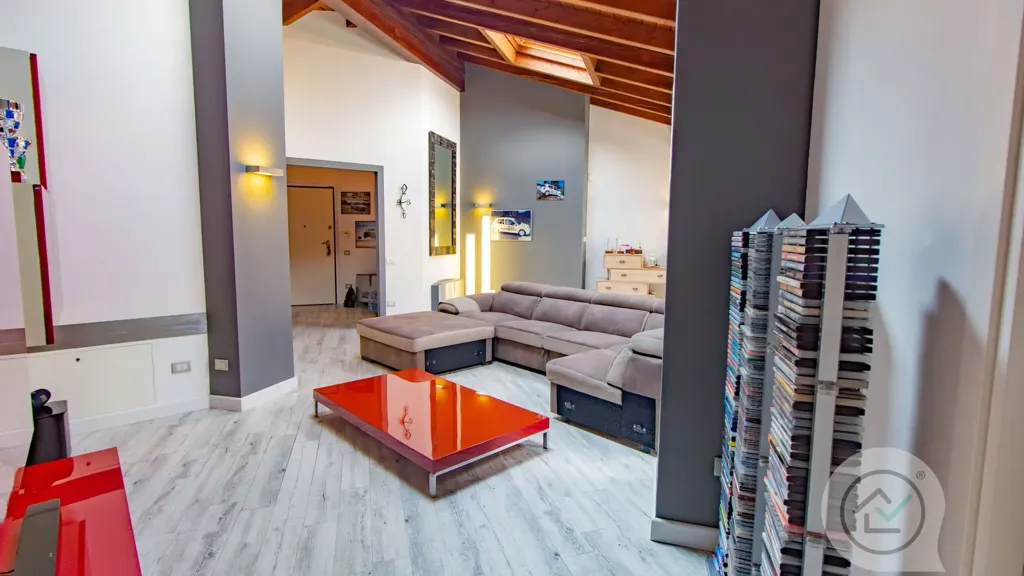 Elutuba - Mansarded Penthouse with Sky Views in Varese