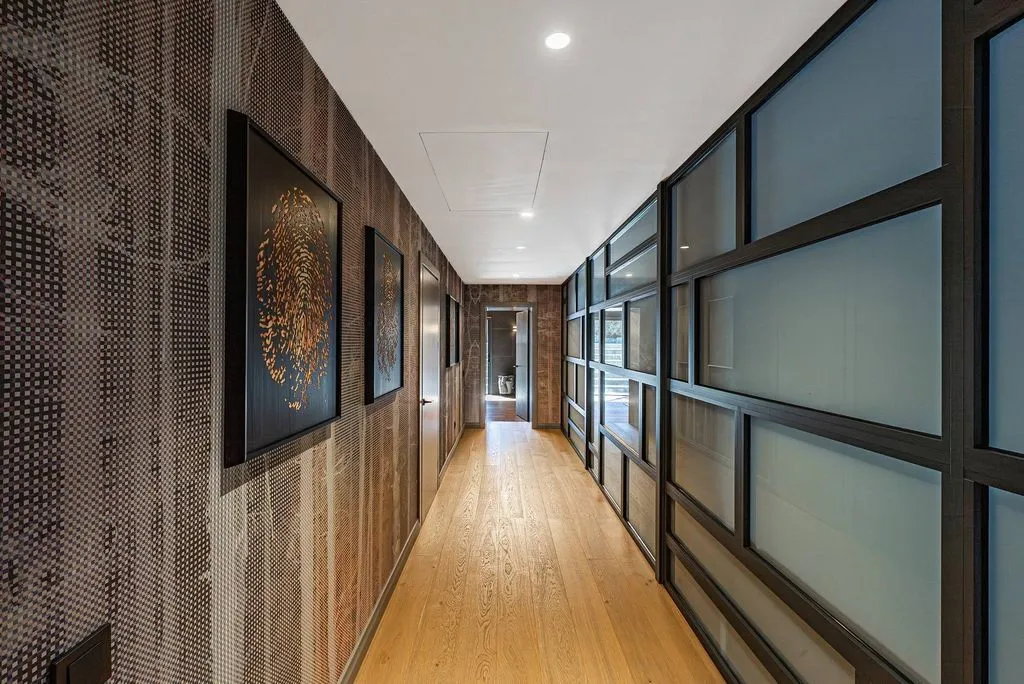 Hallway - 10-Bedroom Chalet with Pool in Guadalmina Baja