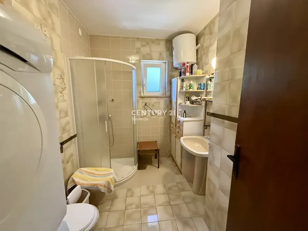 Salles de bain - House with Sea View and Dual Units in Koper