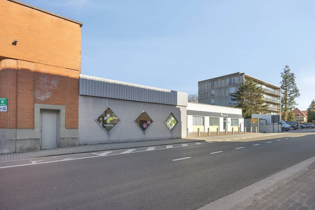 Esterno - Commercial Building with Parking in Ronse