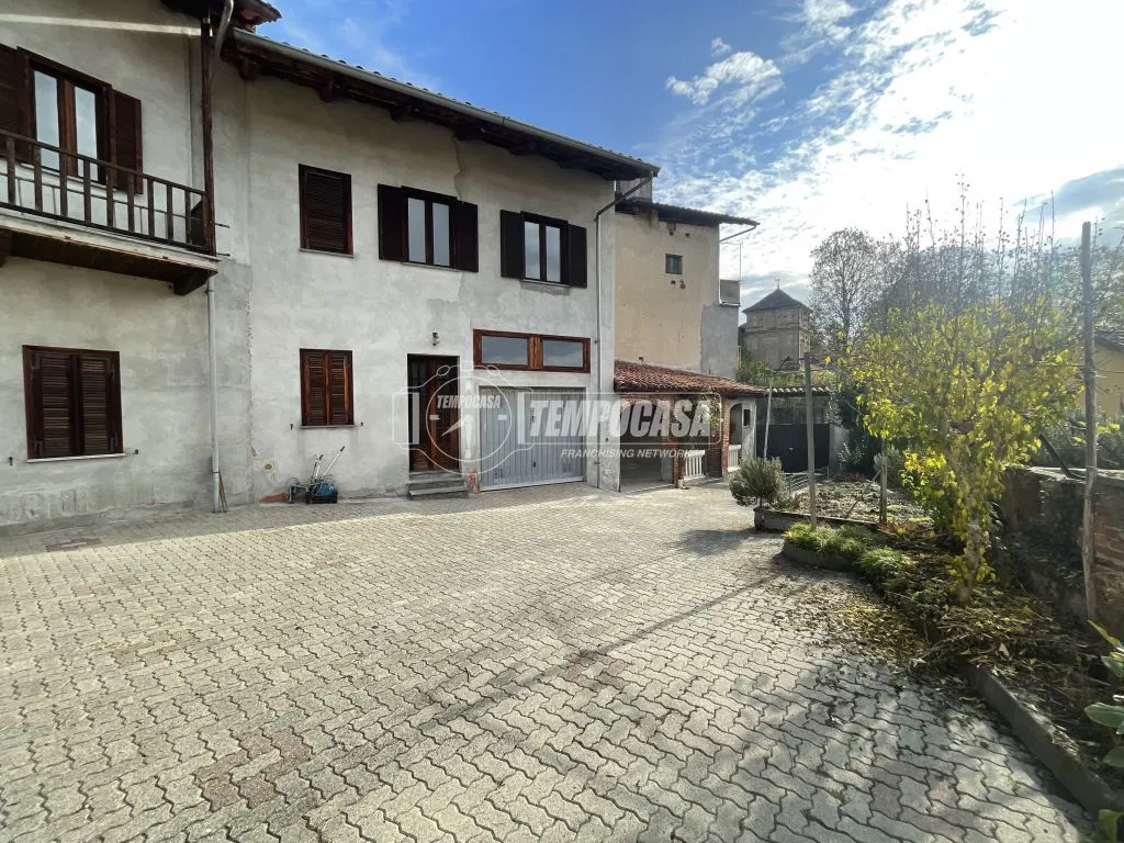 Exterior - Bifamiliar House with Private Courtyard in Agliè