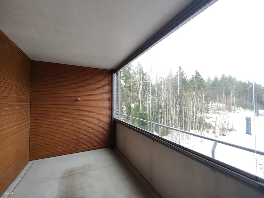 Balcon - Modern Apartment with Balcony in Suurpelto, Espoo