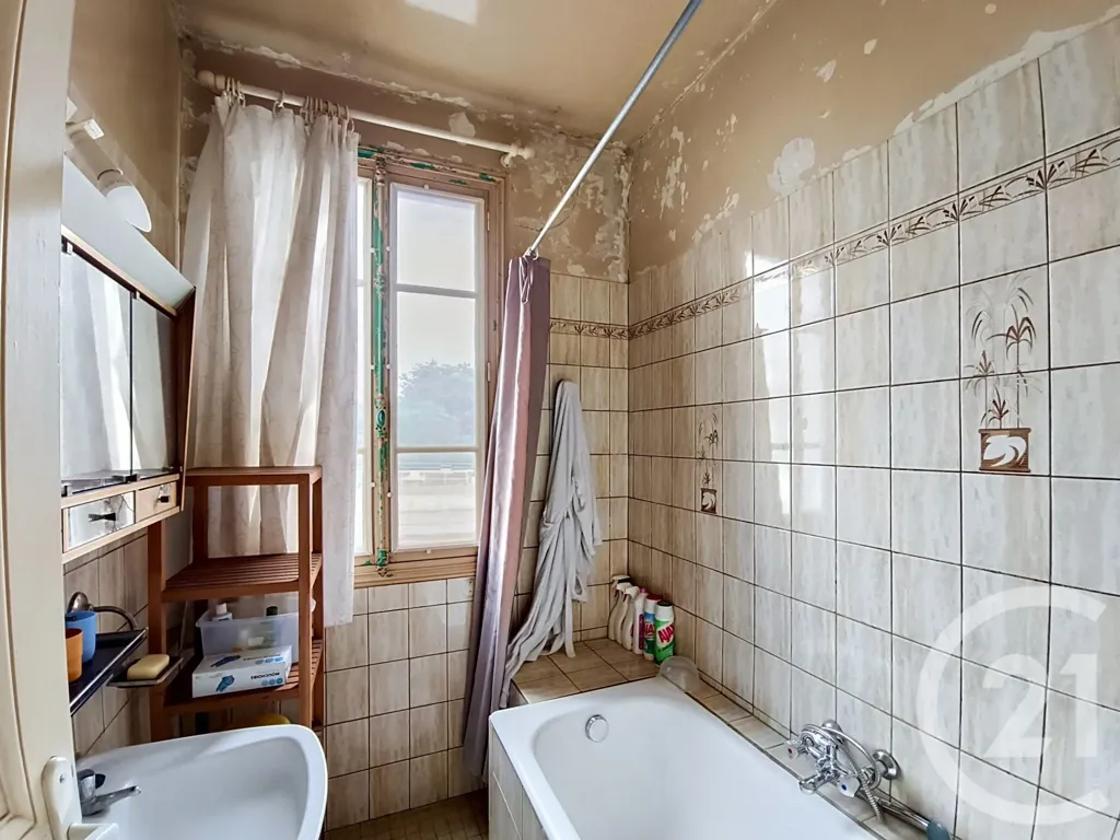 Salles de bain - Duplex à Rénover avec Balcon au Centre de Saint-Denis