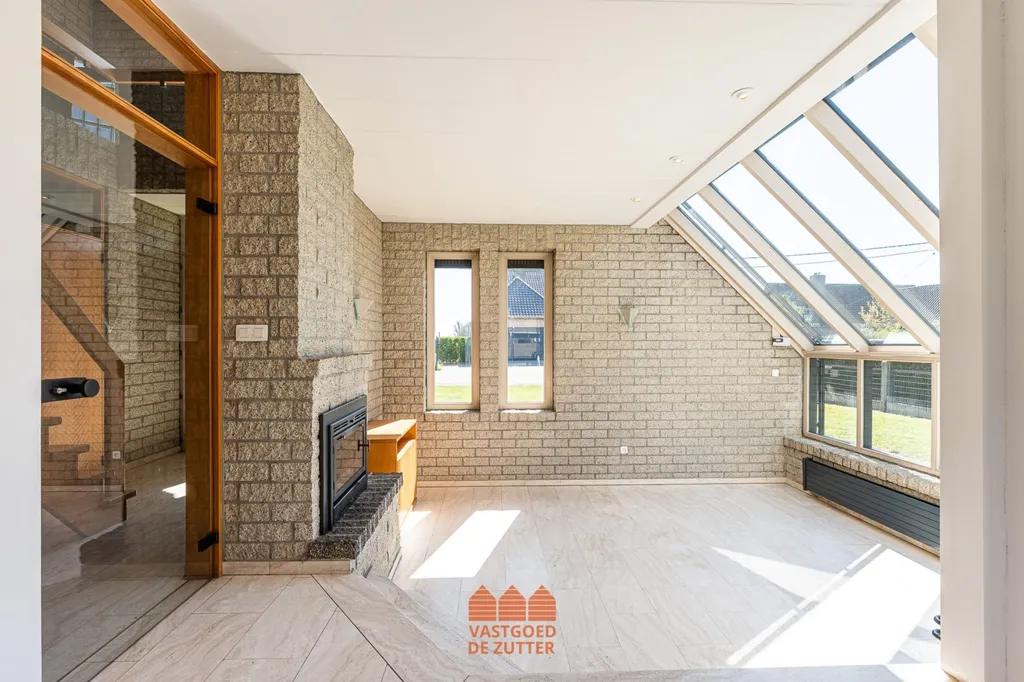 Elutuba - Open-plan House with Double Garage in Bentille