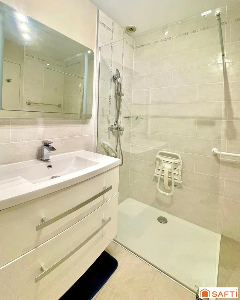 Salles de bain - Appartement Rez-de-Chaussée avec Patio à Blois
