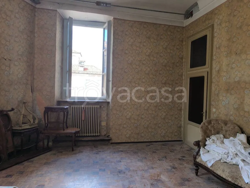 Séjour - Historic Apartment with Piazza View in Mondovì
