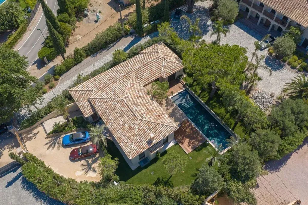 Vue aérienne - Villa Luxueuse avec Piscine à Saint-Tropez