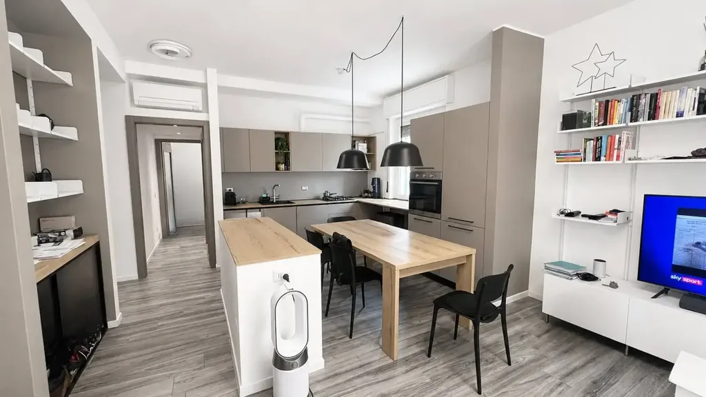 Elutuba - Rusticated Flat with Balcony in Milan