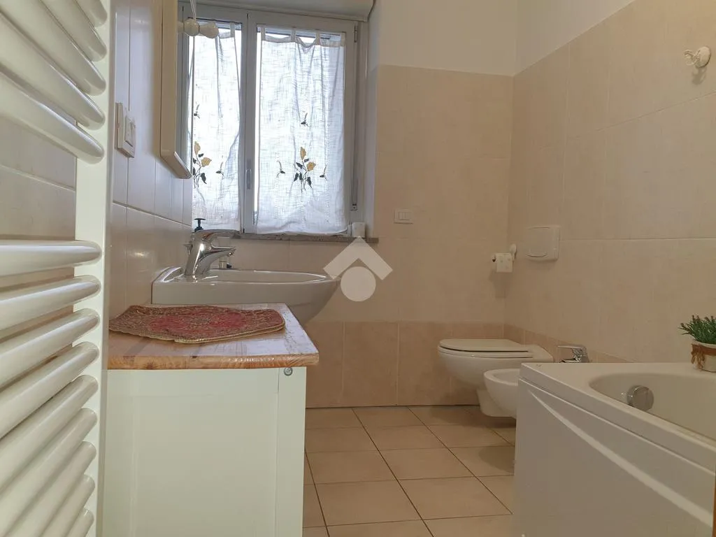 Vannitoad - Bright Two-Bedroom Apartment with Terrace in Bergamo