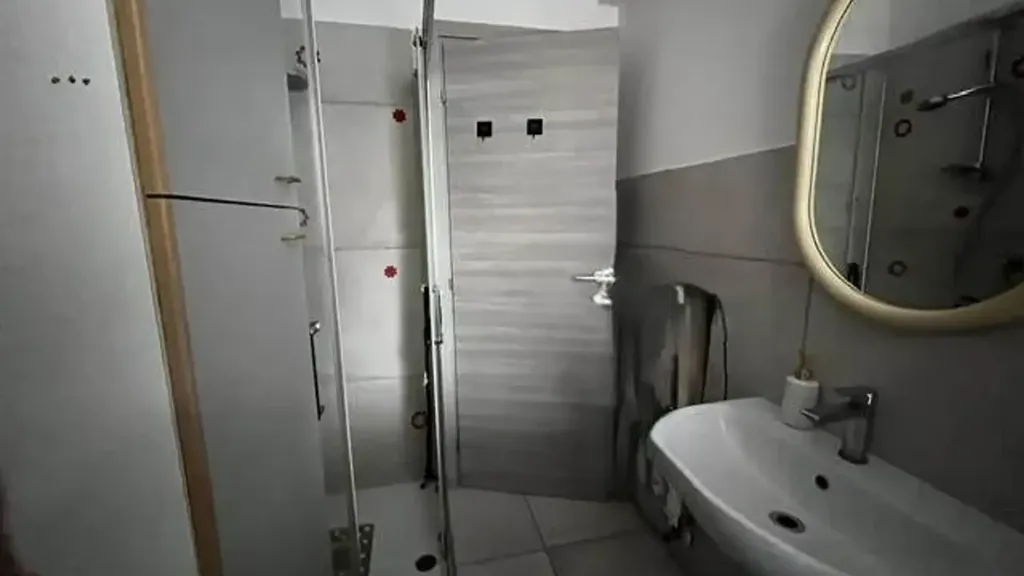 Salles de bain - Two-Bedroom Apartment with Private Courtyard in Ancona