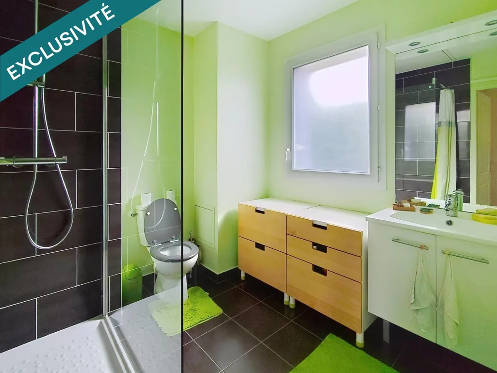 Salles de bain - Maison Duplex avec Jardin à Chaussan