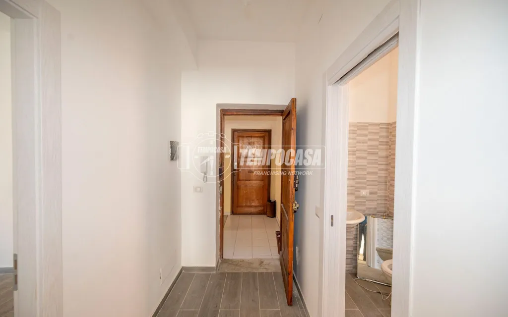 Entrée - Trilocale with Balcony in Messina