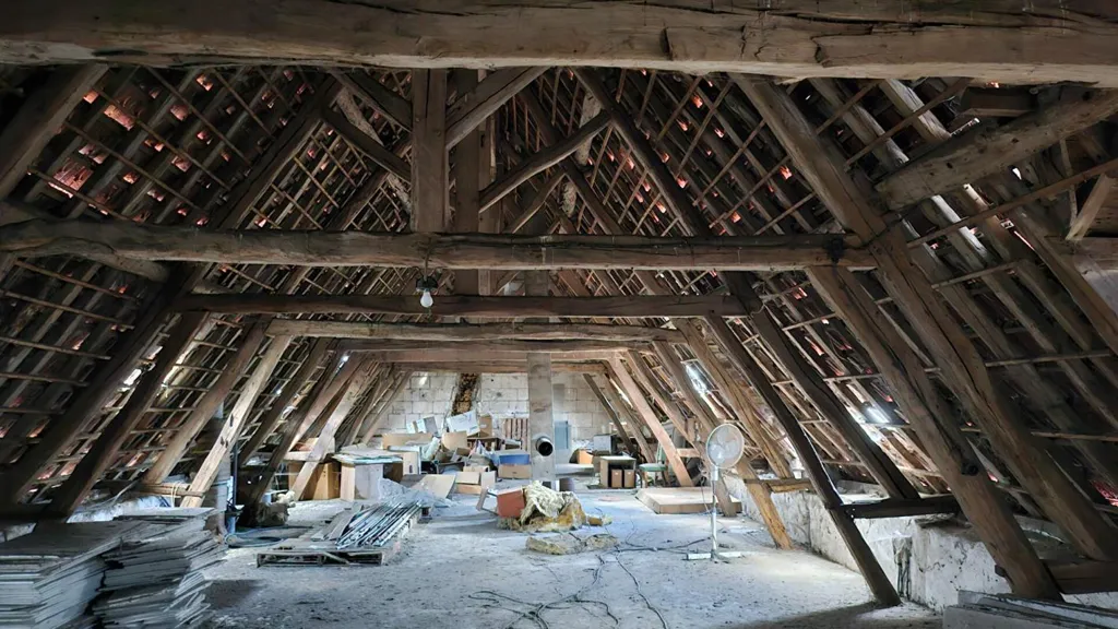 Pièces - Corps de Ferme avec Dépendances et Box à Compiègne