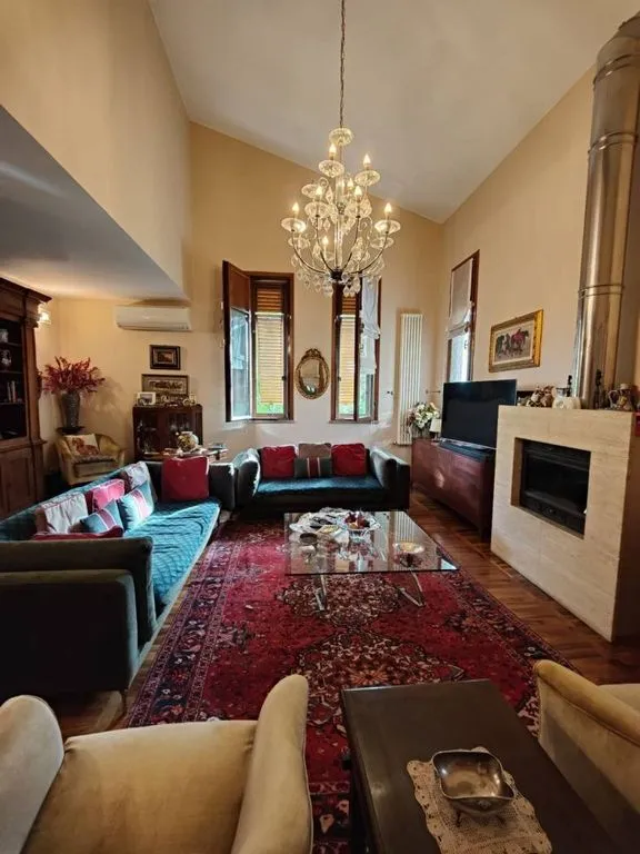 Living Room - Luxury Villa with Private Garden in Pisa