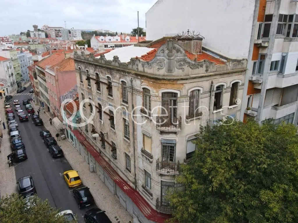 Vue aérienne - Building for Rehabilitation in Estefania, Lisbon