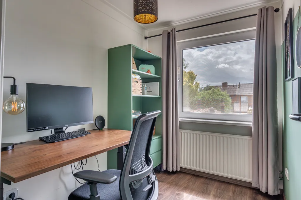 Bureau - Modernised Two-Storey House with Garden in Reuver
