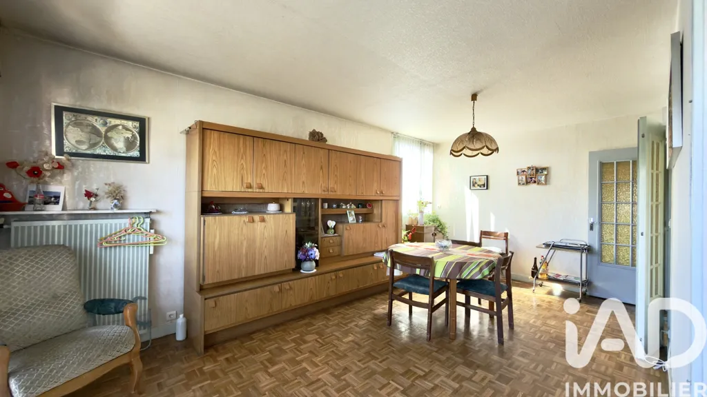 Sala da pranzo - 3-Bed Apartment with Balcony in Nanterre