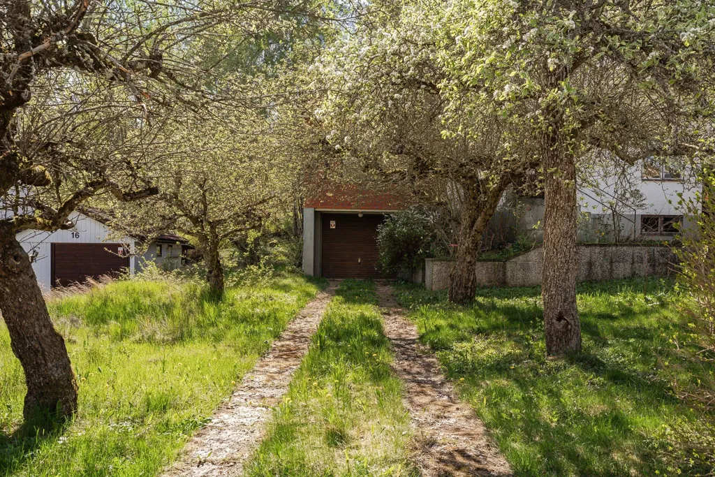 Aed - Charming Villa with Garden in Överum