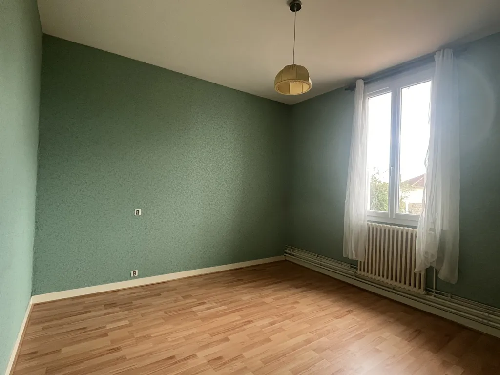 Pièces - Appartement T3 avec Jardin Commun à Roumazières