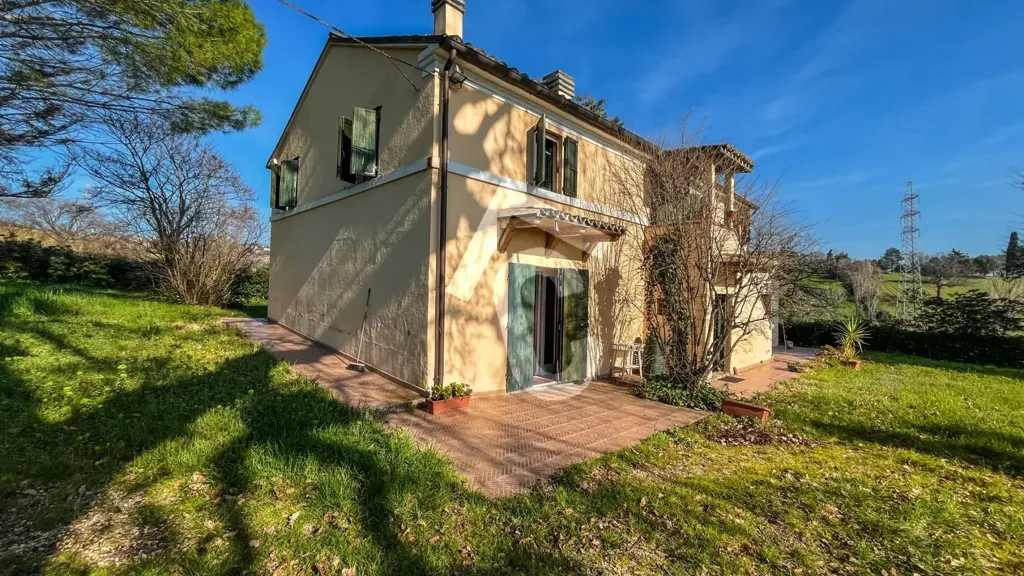 Välivaade - Rustic House with Private Garden in Jesi