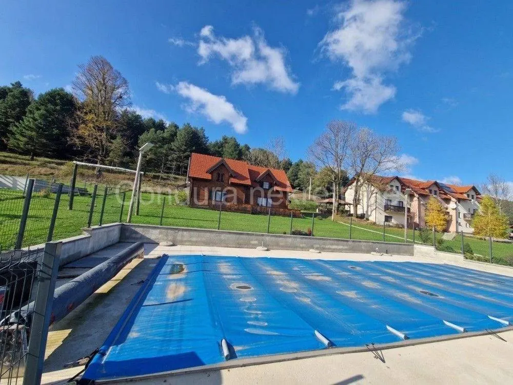 Piscine - Commercial-Residential Complex with Pool in Donji Babin Potok