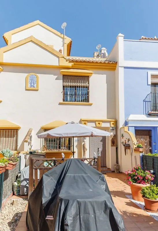 Terrass - Terraced House with Pool in Señorío de Roda