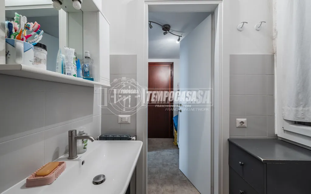 Vannitoad - Two-Bedroom Apartment for Renovation in Milan