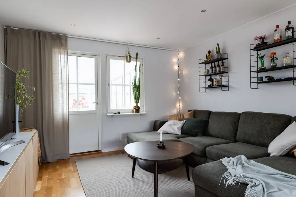 Elutuba - Stylish Duplex with Garden in Hovsta