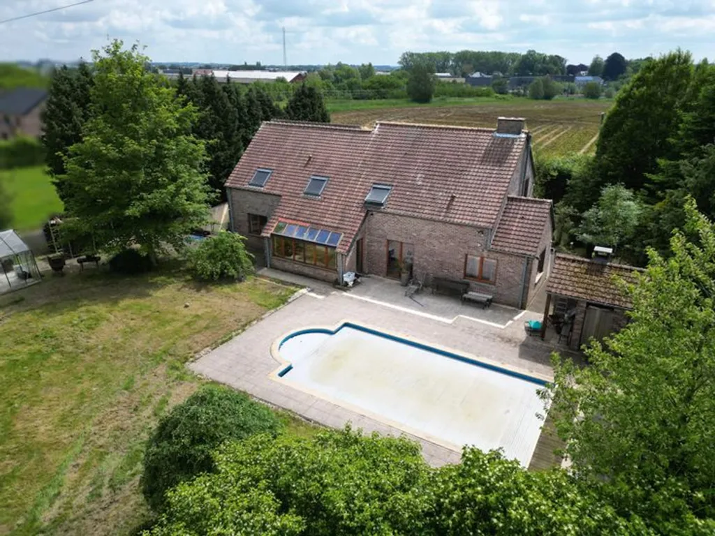 Õhuvaade - Villa with Pool in Gembloux