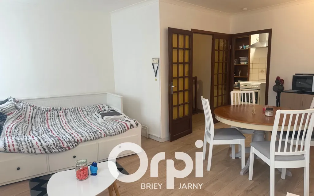 Chambres - Appartement meublé au rez-de-chaussée à Briey