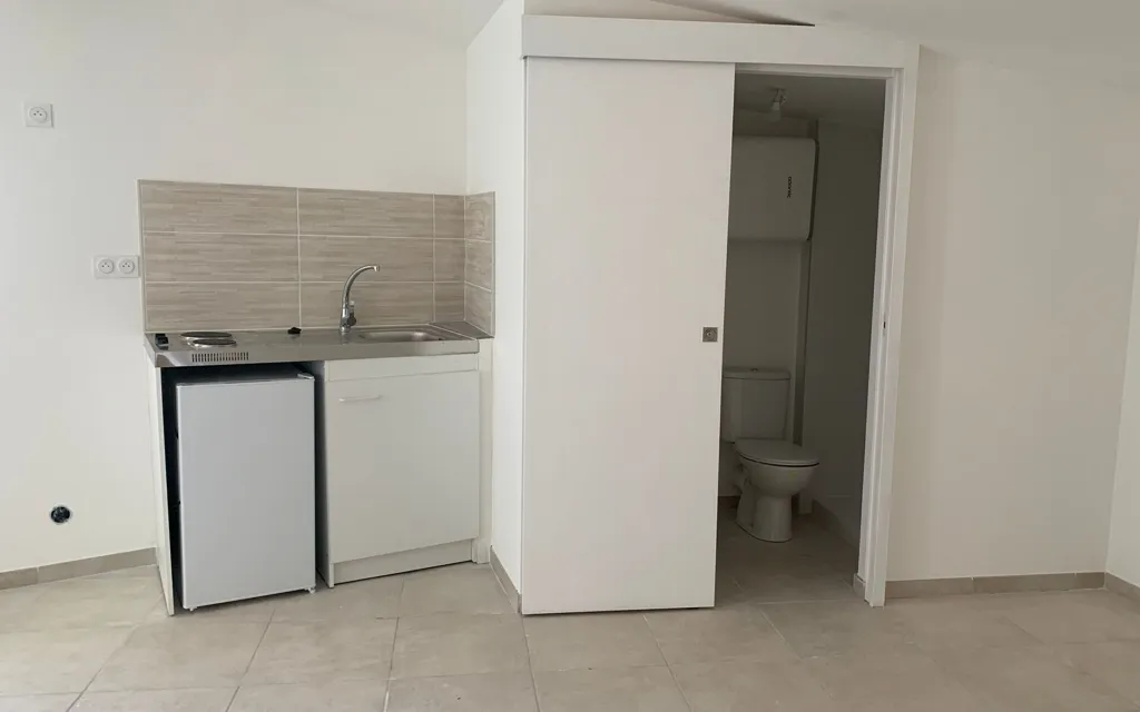 Köök - Studio with Balcony in Nîmes Centre