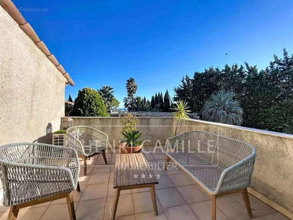 Terrass - Spacious Villa with Pool near Cannes Centre