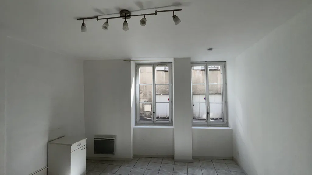 Pièces - Studio avec Cuisine Équipée à Orléans
