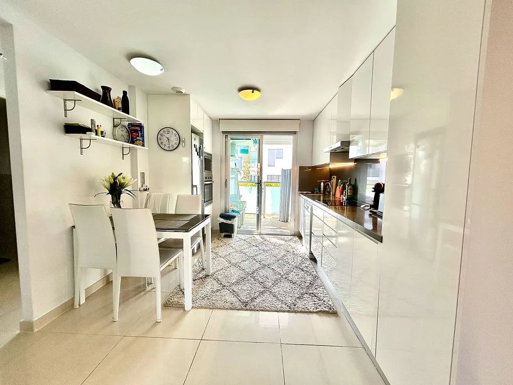 Köök - Twin-bedroom Apartment with Pool in Torrevieja