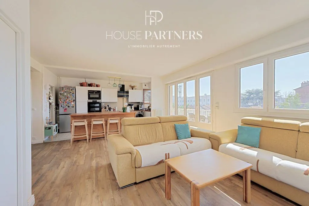 Séjour - Appartement de Luxe avec Balcon à Rueil-Malmaison