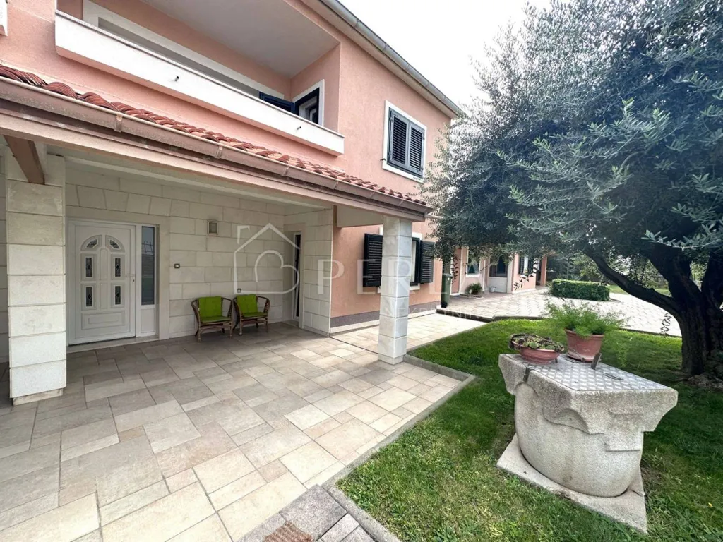 Terrazza - Charming Townhouse with Garden in Nin