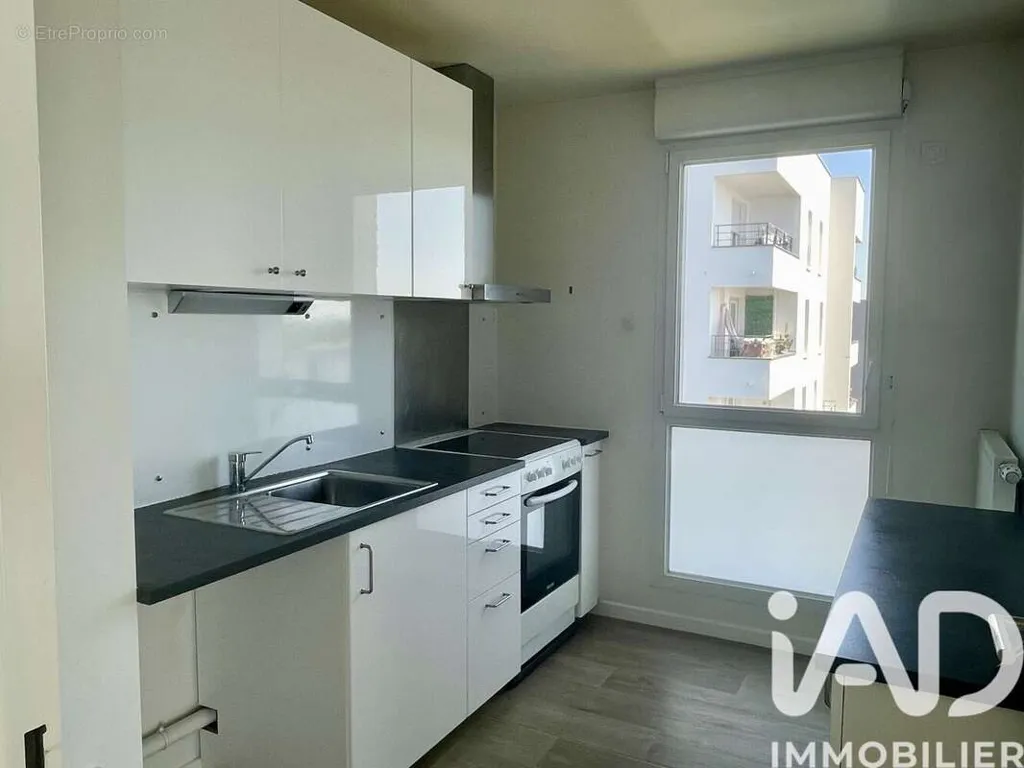 Modern Apartment with Balcony in Evry