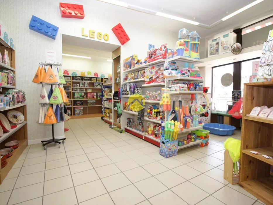 Pièces - Local Commercial en Centre-Ville à Commentry