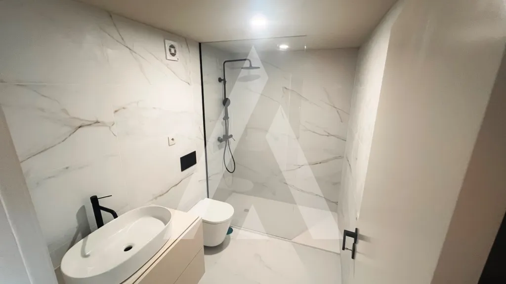 Salles de bain - T1+1 Apartment with Canal View in Aveiro