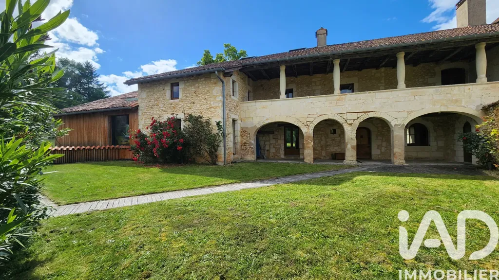 Aed - Renaissance Manor with 14 Ha in Jaure