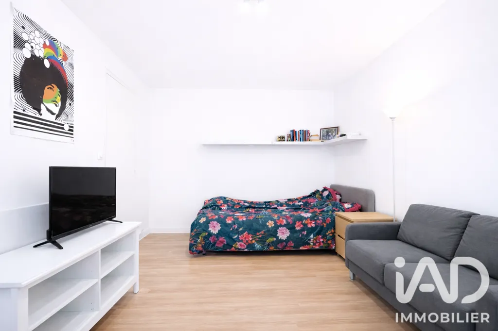 Dormitorios - Renovated Studio with Balcony in Aubervilliers